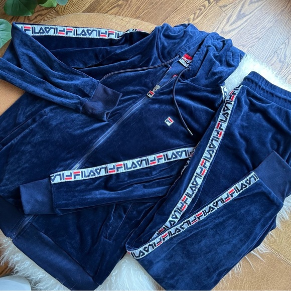đź’•Fila Velour Dark Blue Tracksuit Size M / L - Picture 2 of 12